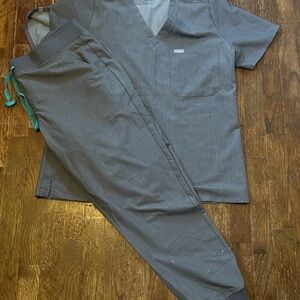 Women’s FIG Scrub Outfit Size XL!